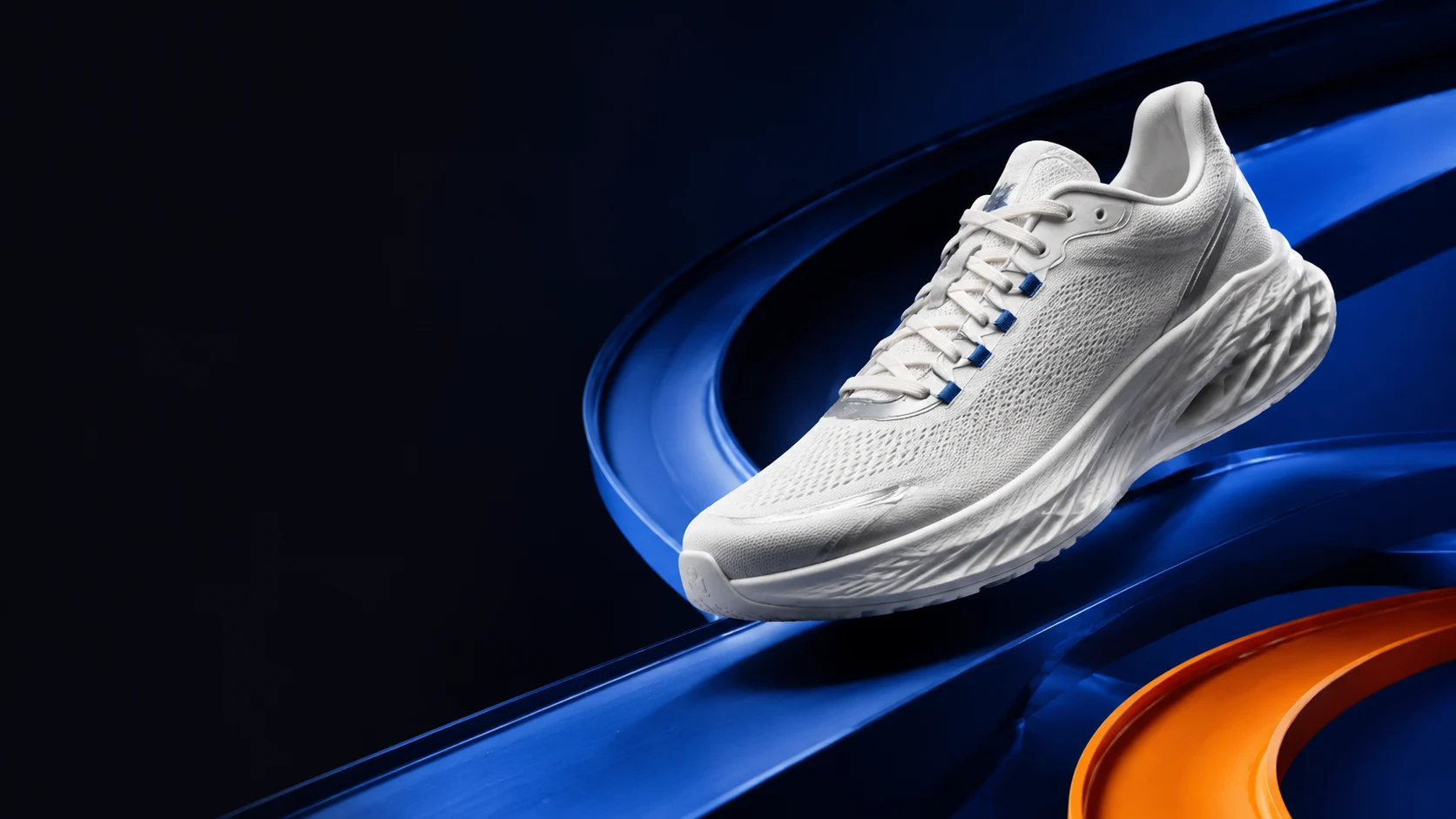 Meta Feed: Sneaker ad layout with separate product, headline and call-to-action areas